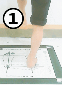 片足で身体を支えたときの身体の傾きと足首の位置を確認した画像