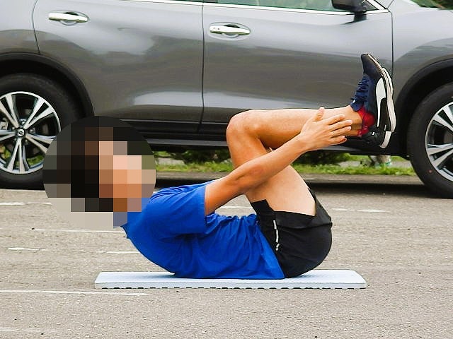 日常生活や練習によって身体へ負荷が加わり、休息によって回復させる考え方を示した画像